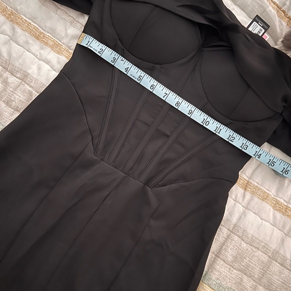 PrettyLittleThing Black Off-Shoulder Maxi Dress - Picture 5 of 8